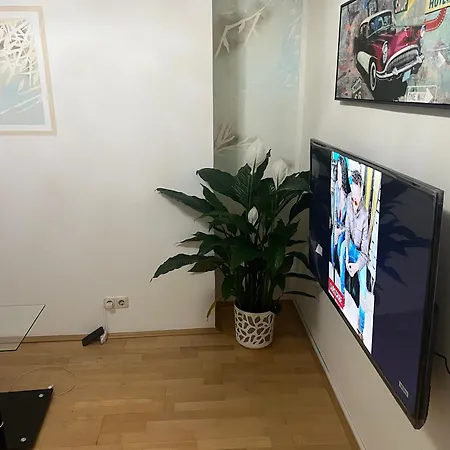 2 Zimmer Mit Bad Und Wc Teilen 아파트 *