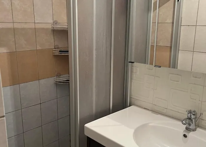 2 Zimmer Mit Bad Und Wc Teilen Διαμέρισμα