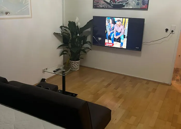 Apartment 2 Zimmer Mit Bad Und Wc Teilen