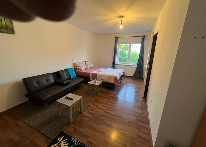 2 Zimmer Mit Bad Und Wc Teilen Διαμέρισμα