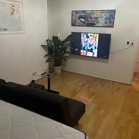 Appartamento 2 Zimmer Mit Bad Und Wc Teilen